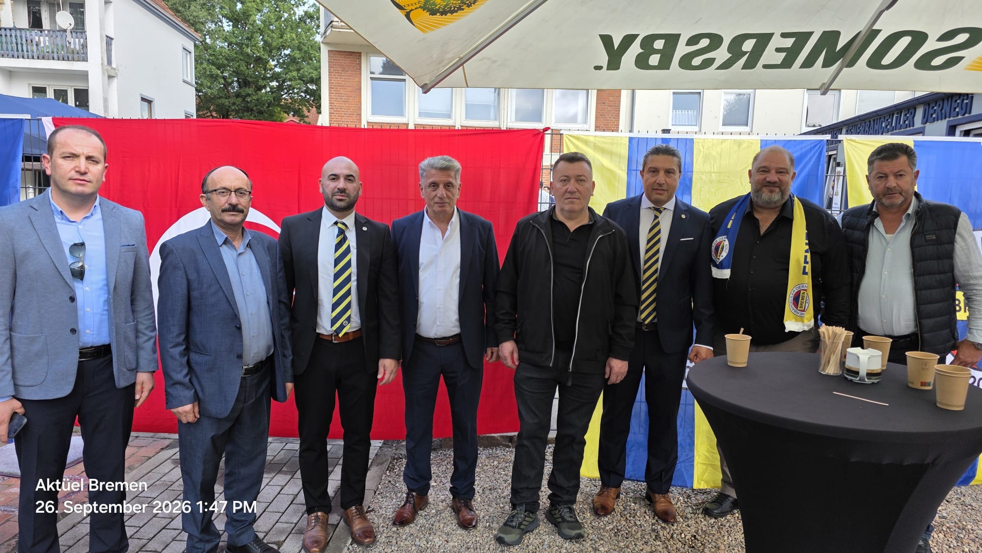 İsmail Arslan, Hasan Akdoğan, Yusuf Baran Şentürk, Ömer Özler, Yılmaz Şenol, İlhan Şükrü Güven, Selçuk Sevinç und Celalettin Yazgan gemeinsam bei der Eröffnung.