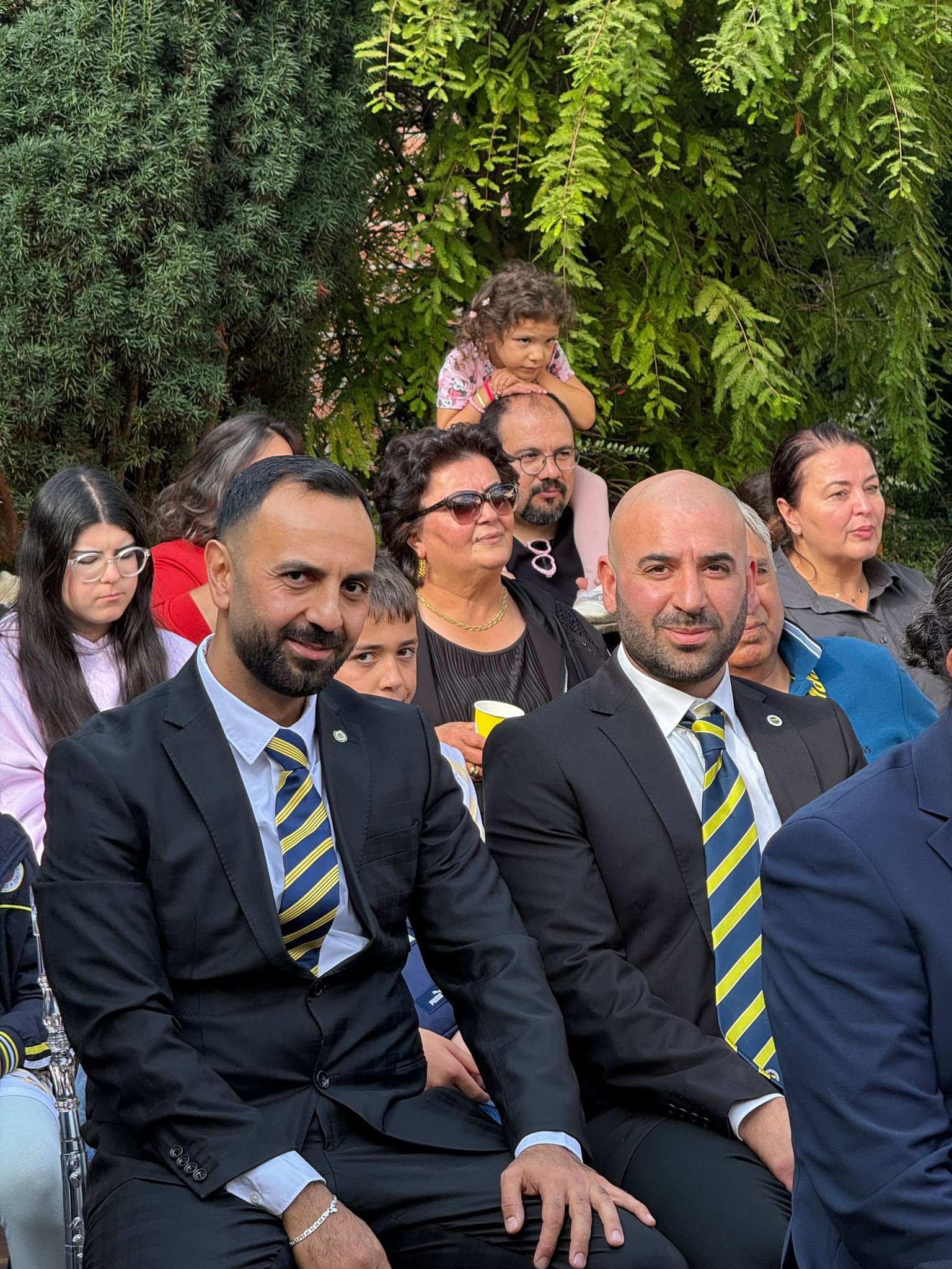 Emrah Gözkaya und Yusuf Baran Şentürk bei der Eröffnungsveranstaltung des Bremen Fenerbahçeliler Derneği.